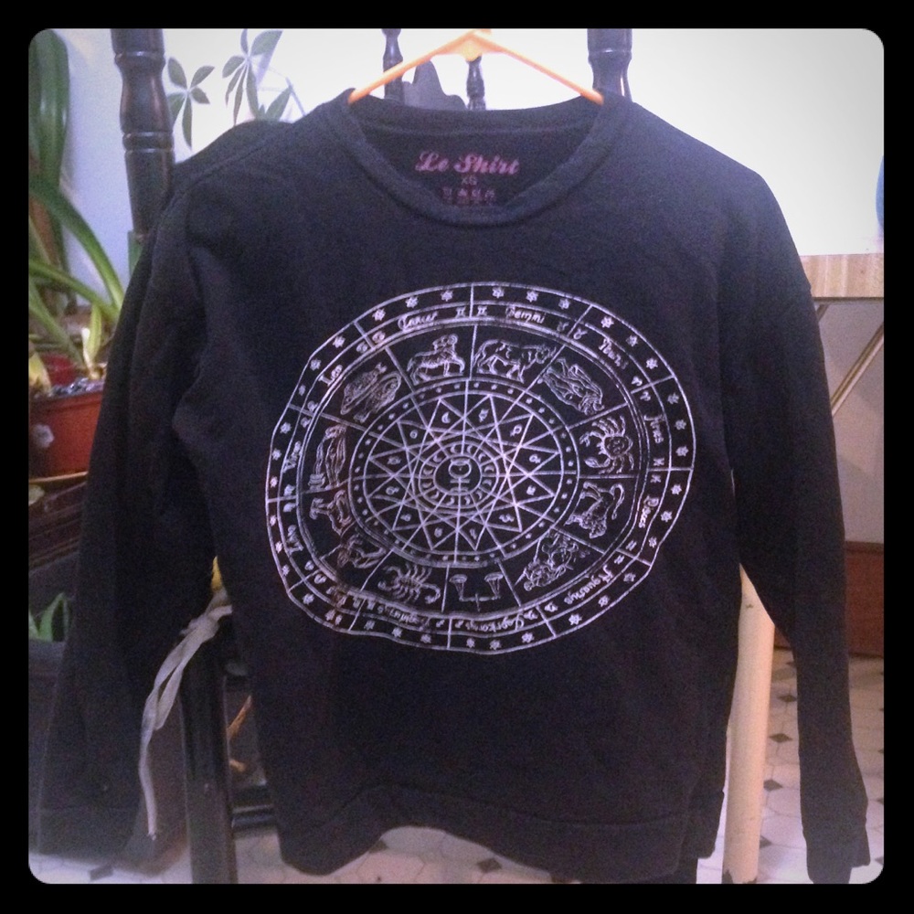 SOLD 🎃Black Astrology Sweatshirt 🖤